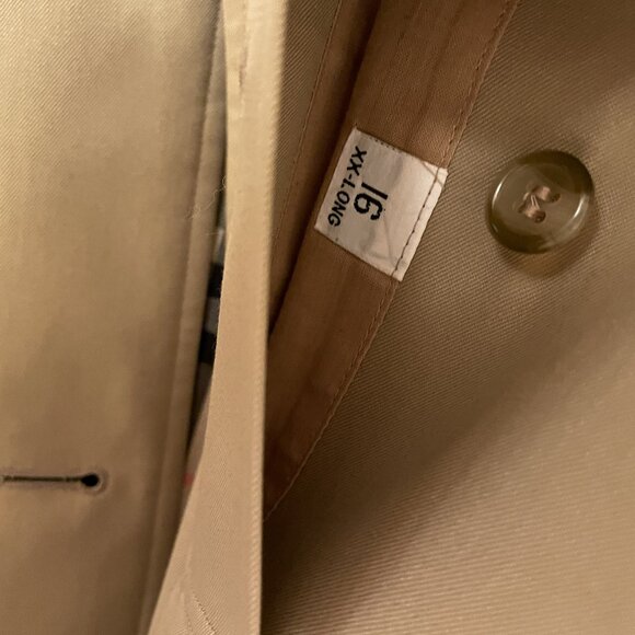 Women's Beige Burberry Trenchcoat - Picture 10 of 11